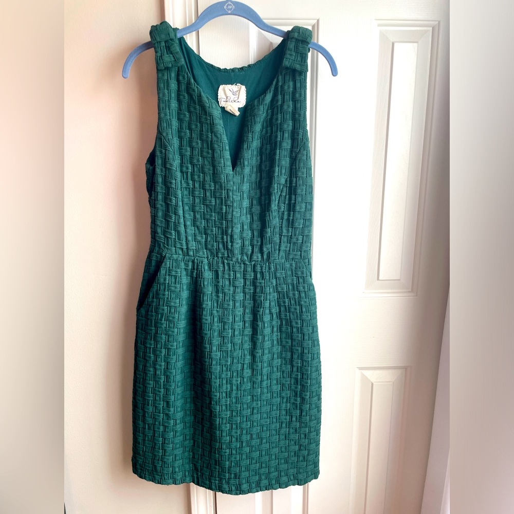 EUC Anthropologie dark green sheath dress with bow shoulders
